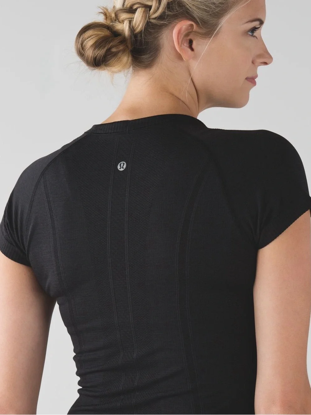 Lululemon Swiftly Tech Short Sleeve Crew Tee in Black, Women’s size 6